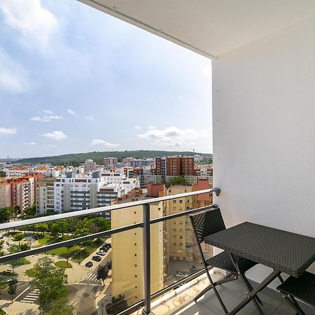 Whome Family Condo - Urban Retreat With Parking, Ac, Elevator In Great Location Lisboa المظهر الخارجي الصورة