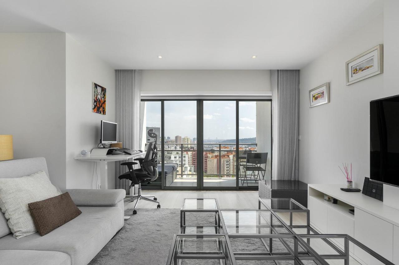 Whome Family Condo - Urban Retreat With Parking, Ac, Elevator In Great Location Lisboa المظهر الخارجي الصورة