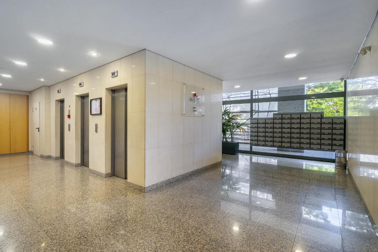 Whome Family Condo - Urban Retreat With Parking, Ac, Elevator In Great Location Lisboa المظهر الخارجي الصورة