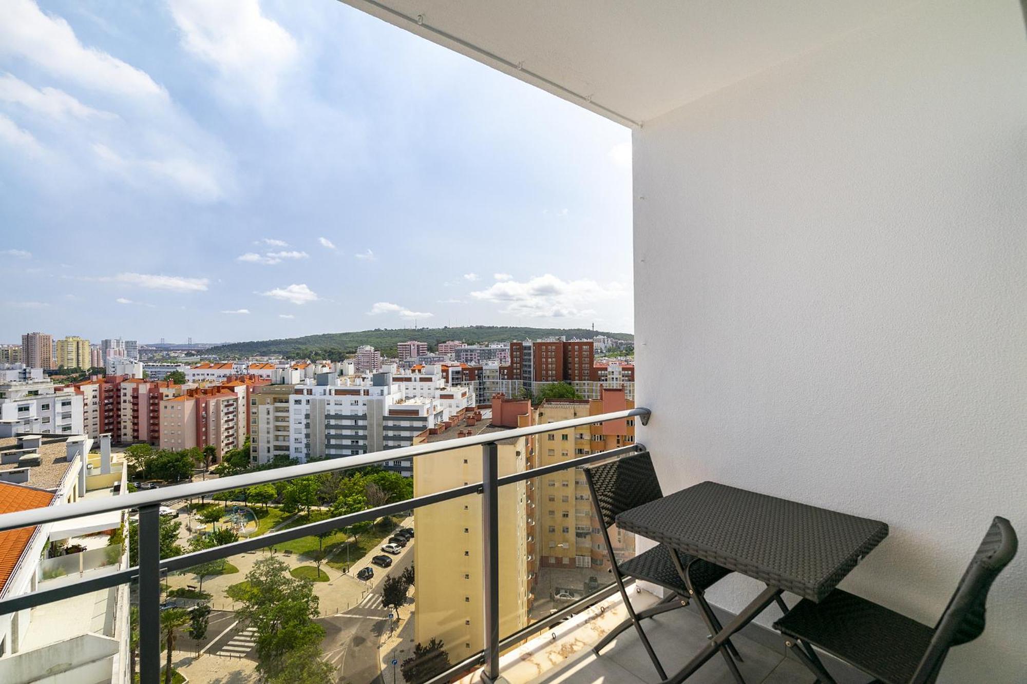 Whome Family Condo - Urban Retreat With Parking, Ac, Elevator In Great Location Lisboa المظهر الخارجي الصورة
